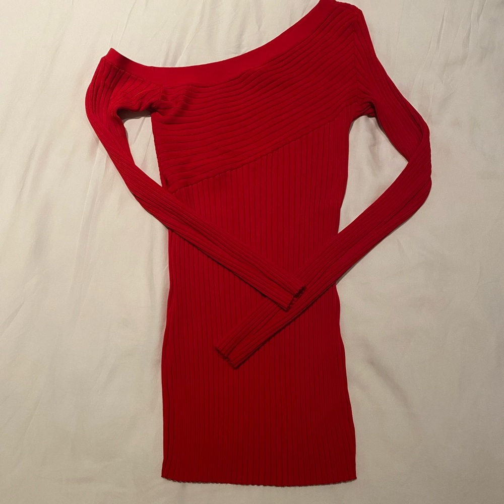 BCBGMaxAzria Red Ribbed Off Shoulder Top ❤️🔥 - Picture 3 of 7